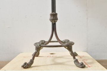 フランスアンティーク　天板大理石　鋳物フレーム　優雅な雰囲気漂うフレンチガーデンテーブル(サイドテーブル、ラウンドテーブル、丸テーブル、花台、飾り台)(R-076415)