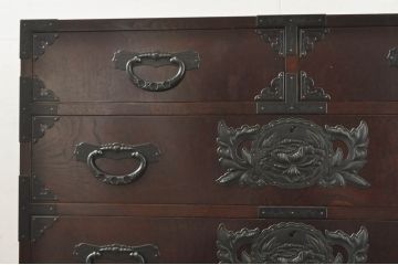 中古　欅産業　仙台民芸箪笥(仙台箪笥)　漆塗りの品のある佇まいが美しい衣装箪笥(引き出し、サイドチェスト、収納箪笥、和たんす)(R-076418)