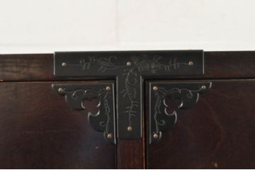 中古　欅産業　仙台民芸箪笥(仙台箪笥)　漆塗りの品のある佇まいが美しい衣装箪笥(引き出し、サイドチェスト、収納箪笥、和たんす)(R-076418)