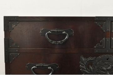 中古　欅産業　仙台民芸箪笥(仙台箪笥)　漆塗りの品のある佇まいが美しい衣装箪笥(引き出し、サイドチェスト、収納箪笥、和たんす)(R-076418)