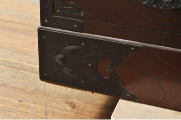 中古　欅産業　仙台民芸箪笥(仙台箪笥)　漆塗りの品のある佇まいが美しい衣装箪笥(引き出し、サイドチェスト、収納箪笥、和たんす)(R-076418)