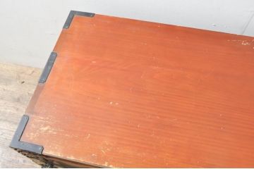 和製ビンテージ　高級品!!　手打ち金具　漆塗り　前面栗材　蝶金具　重厚感ある佇まいの米沢箪笥ローボード(和たんす、収納タンス、テレビ台、テレビボード、ローチェスト、引き出し、ヴィンテージ)(R-076419)