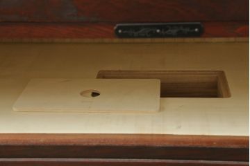 中古　仙台民芸箪笥(仙台箪笥)　欅産業　凝ったつくりの大振りの金具が目を惹く仙台箪笥サイドボード(サイドチェスト、ローチェスト、収納箪笥、衣装箪笥、引き出し)(R-076423)