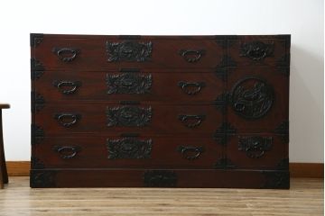 中古　仙台民芸箪笥(仙台箪笥)　欅産業　凝ったつくりの大振りの金具が目を惹く仙台箪笥サイドボード(サイドチェスト、ローチェスト、収納箪笥、衣装箪笥、引き出し)(R-076423)