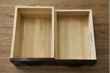中古　仙台民芸箪笥(仙台箪笥)　欅産業　凝ったつくりの大振りの金具が目を惹く仙台箪笥サイドボード(サイドチェスト、ローチェスト、収納箪笥、衣装箪笥、引き出し)(R-076423)