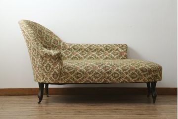 イギリスアンティーク　可愛らしい色合いの柄がレトロな雰囲気を醸し出すシェーズロング(カウチソファ、長椅子、2人掛けソファ、2P、二人掛け、英国)(R-076424)