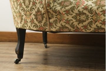 イギリスアンティーク　可愛らしい色合いの柄がレトロな雰囲気を醸し出すシェーズロング(カウチソファ、長椅子、2人掛けソファ、2P、二人掛け、英国)(R-076424)