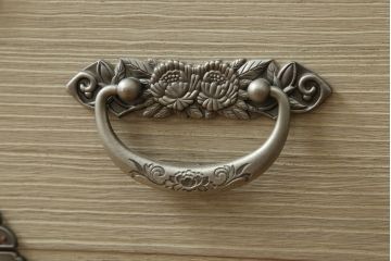 中古　会津松本(會津松本)　東西館　牡丹金具が上品な会津桐箪笥(桐たんす、小箪笥、和タンス、衣装箪笥、収納箪笥)(定価約42万円)(R-076425)