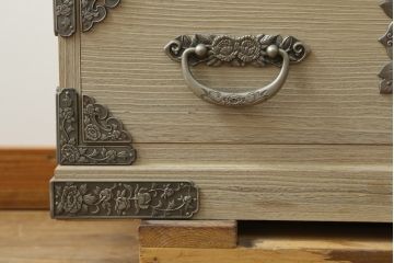 中古　会津松本(會津松本)　東西館　牡丹金具が上品な会津桐箪笥(桐たんす、小箪笥、和タンス、衣装箪笥、収納箪笥)(定価約42万円)(R-076425)