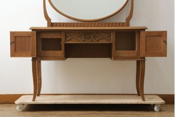 中古　神戸洋家具　彫刻入りで華やかなドレッサーとスツールのセット(化粧台、鏡台、ミラー、イス、椅子)(R-076428)