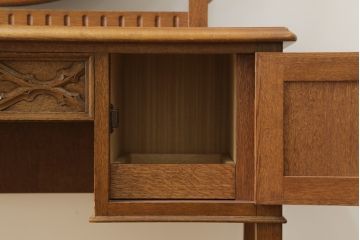 中古　神戸洋家具　彫刻入りで華やかなドレッサーとスツールのセット(化粧台、鏡台、ミラー、イス、椅子)(R-076428)