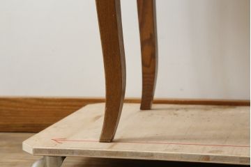 中古　神戸洋家具　彫刻入りで華やかなドレッサーとスツールのセット(化粧台、鏡台、ミラー、イス、椅子)(R-076428)