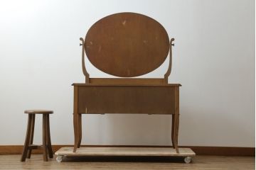 中古　神戸洋家具　彫刻入りで華やかなドレッサーとスツールのセット(化粧台、鏡台、ミラー、イス、椅子)(R-076428)