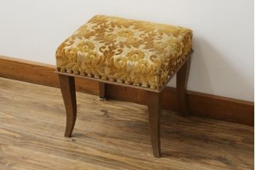 中古　神戸洋家具　彫刻入りで華やかなドレッサーとスツールのセット(化粧台、鏡台、ミラー、イス、椅子)(R-076428)