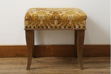 中古　神戸洋家具　彫刻入りで華やかなドレッサーとスツールのセット(化粧台、鏡台、ミラー、イス、椅子)(R-076428)