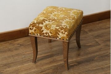 中古　神戸洋家具　彫刻入りで華やかなドレッサーとスツールのセット(化粧台、鏡台、ミラー、イス、椅子)(R-076428)