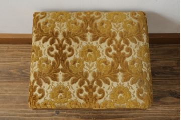 中古　神戸洋家具　彫刻入りで華やかなドレッサーとスツールのセット(化粧台、鏡台、ミラー、イス、椅子)(R-076428)