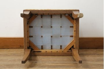 中古　神戸洋家具　彫刻入りで華やかなドレッサーとスツールのセット(化粧台、鏡台、ミラー、イス、椅子)(R-076428)