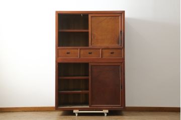 和製アンティーク　檜(ヒノキ)材・欅(ケヤキ)材　シンプルなつくりがお部屋に取り入れやすい二段重ね収納棚(戸棚、キャビネット、重ねタンス、茶棚、茶箪笥、水屋箪笥、食器棚、サイドボード、店舗什器)(R-076429)