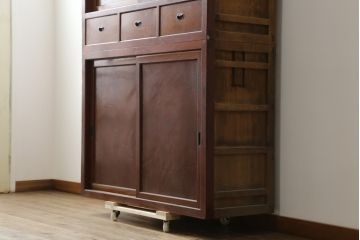 和製アンティーク　檜(ヒノキ)材・欅(ケヤキ)材　シンプルなつくりがお部屋に取り入れやすい二段重ね収納棚(戸棚、キャビネット、重ねタンス、茶棚、茶箪笥、水屋箪笥、食器棚、サイドボード、店舗什器)(R-076429)