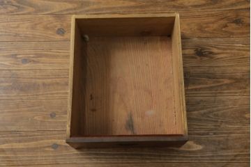和製アンティーク　檜(ヒノキ)材・欅(ケヤキ)材　シンプルなつくりがお部屋に取り入れやすい二段重ね収納棚(戸棚、キャビネット、重ねタンス、茶棚、茶箪笥、水屋箪笥、食器棚、サイドボード、店舗什器)(R-076429)