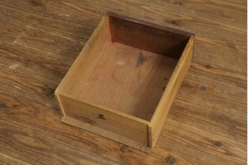 和製アンティーク　檜(ヒノキ)材・欅(ケヤキ)材　シンプルなつくりがお部屋に取り入れやすい二段重ね収納棚(戸棚、キャビネット、重ねタンス、茶棚、茶箪笥、水屋箪笥、食器棚、サイドボード、店舗什器)(R-076429)