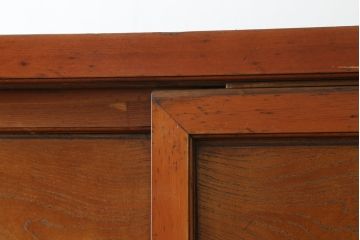和製アンティーク　檜(ヒノキ)材・欅(ケヤキ)材　シンプルなつくりがお部屋に取り入れやすい二段重ね収納棚(戸棚、キャビネット、重ねタンス、茶棚、茶箪笥、水屋箪笥、食器棚、サイドボード、店舗什器)(R-076429)