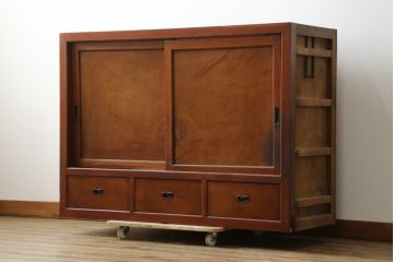 和製アンティーク　檜(ヒノキ)材・欅(ケヤキ)材　シンプルなつくりがお部屋に取り入れやすい収納棚(戸棚、キャビネット、茶棚、茶箪笥、水屋箪笥、食器棚、サイドボード、店舗什器)(R-076430)