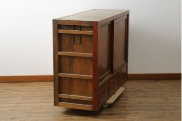 和製アンティーク　檜(ヒノキ)材・欅(ケヤキ)材　シンプルなつくりがお部屋に取り入れやすい収納棚(戸棚、キャビネット、茶棚、茶箪笥、水屋箪笥、食器棚、サイドボード、店舗什器)(R-076430)