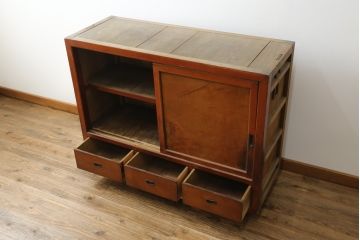 和製アンティーク　檜(ヒノキ)材・欅(ケヤキ)材　シンプルなつくりがお部屋に取り入れやすい収納棚(戸棚、キャビネット、茶棚、茶箪笥、水屋箪笥、食器棚、サイドボード、店舗什器)(R-076430)