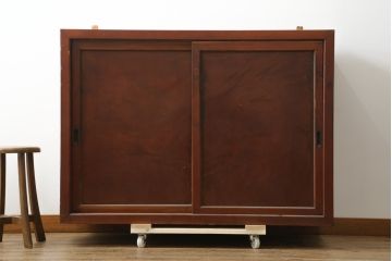 和製アンティーク　檜(ヒノキ)材・欅(ケヤキ)材　シンプルなつくりがお部屋に取り入れやすい収納棚(戸棚、キャビネット、茶棚、茶箪笥、水屋箪笥、食器棚、サイドボード、店舗什器)(R-076431)