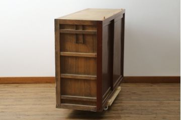 和製アンティーク　檜(ヒノキ)材・欅(ケヤキ)材　シンプルなつくりがお部屋に取り入れやすい収納棚(戸棚、キャビネット、茶棚、茶箪笥、水屋箪笥、食器棚、サイドボード、店舗什器)(R-076431)