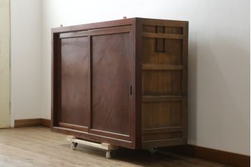 和製アンティーク　檜(ヒノキ)材・欅(ケヤキ)材　シンプルなつくりがお部屋に取り入れやすい収納棚(戸棚、キャビネット、茶棚、茶箪笥、水屋箪笥、食器棚、サイドボード、店舗什器)(R-076431)