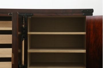 中古　美品　岩谷堂箪笥　台輪・脚付きリメイク　美しく品のある和を演出するサイドボード(ローボード、サイドキャビネット、収納棚、戸棚、テレビ台、テレビボード、着物箪笥)(R-076432)