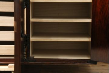 中古　美品　岩谷堂箪笥　台輪・脚付きリメイク　美しく品のある和を演出するサイドボード(ローボード、サイドキャビネット、収納棚、戸棚、テレビ台、テレビボード、着物箪笥)(R-076432)