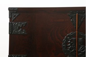 中古　美品　岩谷堂箪笥　台輪・脚付きリメイク　美しく品のある和を演出するサイドボード(ローボード、サイドキャビネット、収納棚、戸棚、テレビ台、テレビボード、着物箪笥)(R-076432)