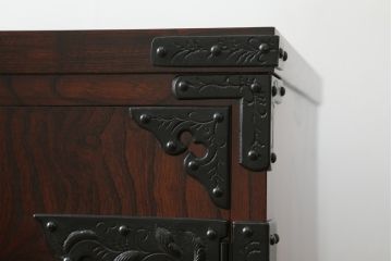 中古　美品　岩谷堂箪笥　台輪・脚付きリメイク　美しく品のある和を演出するサイドボード(ローボード、サイドキャビネット、収納棚、戸棚、テレビ台、テレビボード、着物箪笥)(R-076432)