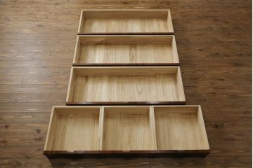 中古　美品　岩谷堂箪笥　籐里木工所　佐藤幸則作　天板を付けてリメイク!落ち着いた色味が魅力的なローボード(引き出し、ローチェスト、サイドチェスト、収納箪笥、テレビ台、テレビボード)(R-076433)