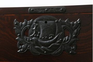 中古　美品　岩谷堂箪笥　籐里木工所　佐藤幸則作　天板を付けてリメイク!落ち着いた色味が魅力的なローボード(引き出し、ローチェスト、サイドチェスト、収納箪笥、テレビ台、テレビボード)(R-076433)