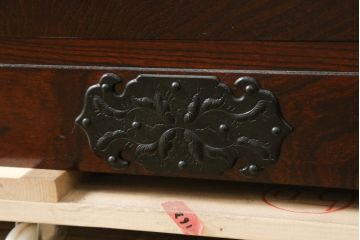中古　美品　岩谷堂箪笥　籐里木工所　佐藤幸則作　天板を付けてリメイク!落ち着いた色味が魅力的なローボード(引き出し、ローチェスト、サイドチェスト、収納箪笥、テレビ台、テレビボード)(R-076433)