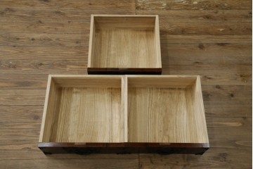 中古　美品　岩谷堂箪笥　籐里木工所　佐藤幸則作　落ち着いた色味が魅力的なローボード(引き出し、ローチェスト、サイドチェスト、収納箪笥、テレビ台、テレビボード)(R-076433)