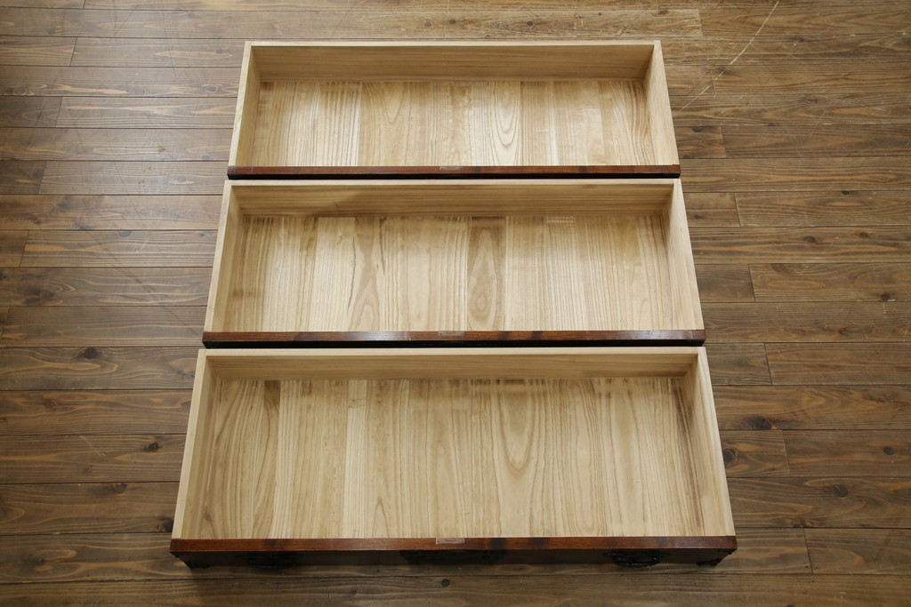 中古　美品　岩谷堂箪笥　籐里木工所　佐藤幸則作　落ち着いた色味が魅力的なローボード(引き出し、ローチェスト、サイドチェスト、収納箪笥、テレビ台、テレビボード)(R-076433)