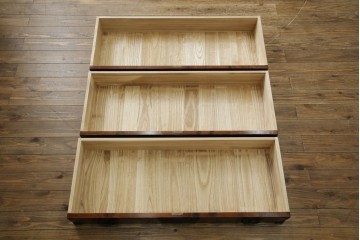 中古　美品　岩谷堂箪笥　籐里木工所　佐藤幸則作　落ち着いた色味が魅力的なローボード(引き出し、ローチェスト、サイドチェスト、収納箪笥、テレビ台、テレビボード)(R-076433)