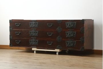 中古　美品　岩谷堂箪笥　籐里木工所　佐藤幸則作　天板付きリメイク　脚(台輪)付きリメイク　落ち着いた色味が魅力的なローボード(引き出し、ローチェスト、サイドチェスト、収納箪笥、テレビ台、テレビボード)(R-076434)