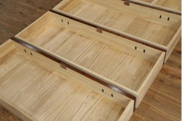 中古　美品　岩谷堂箪笥　籐里木工所　佐藤幸則作　天板付きリメイク　脚(台輪)付きリメイク　落ち着いた色味が魅力的なローボード(引き出し、ローチェスト、サイドチェスト、収納箪笥、テレビ台、テレビボード)(R-076434)
