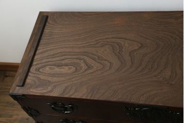 中古　美品　岩谷堂箪笥　籐里木工所　佐藤幸則作　天板付きリメイク　脚(台輪)付きリメイク　落ち着いた色味が魅力的なローボード(引き出し、ローチェスト、サイドチェスト、収納箪笥、テレビ台、テレビボード)(R-076434)