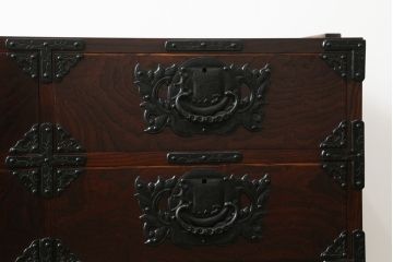 中古　美品　岩谷堂箪笥　籐里木工所　佐藤幸則作　天板付きリメイク　脚(台輪)付きリメイク　落ち着いた色味が魅力的なローボード(引き出し、ローチェスト、サイドチェスト、収納箪笥、テレビ台、テレビボード)(R-076434)