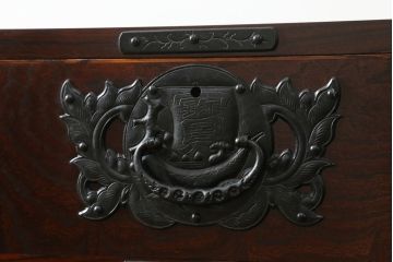 中古　美品　岩谷堂箪笥　籐里木工所　佐藤幸則作　天板付きリメイク　脚(台輪)付きリメイク　落ち着いた色味が魅力的なローボード(引き出し、ローチェスト、サイドチェスト、収納箪笥、テレビ台、テレビボード)(R-076434)