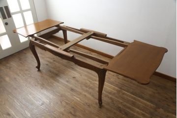 フランスビンテージ　オーク材　すらっと伸びた猫脚に施されたデザインが上品なパーケットリーエクステンションテーブル(ダイニングテーブル、4人掛け、6人掛け、食卓、ヴィンテージ)(R-076436)