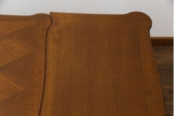 フランスビンテージ　オーク材　すらっと伸びた猫脚に施されたデザインが上品なパーケットリーエクステンションテーブル(ダイニングテーブル、4人掛け、6人掛け、食卓、ヴィンテージ)(R-076436)